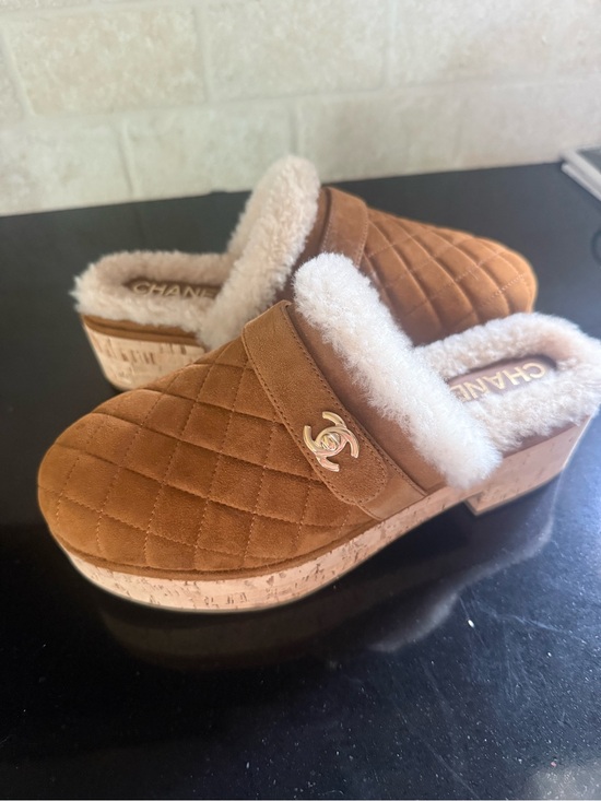 CHANEL Shoes - CHANEL Quilted Suede Shearling-Trim Clogs in Chestnut